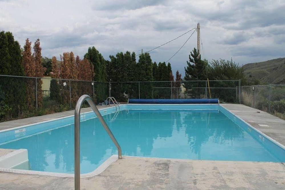 Sage Hills Motel Cache Creek Exteriör bild