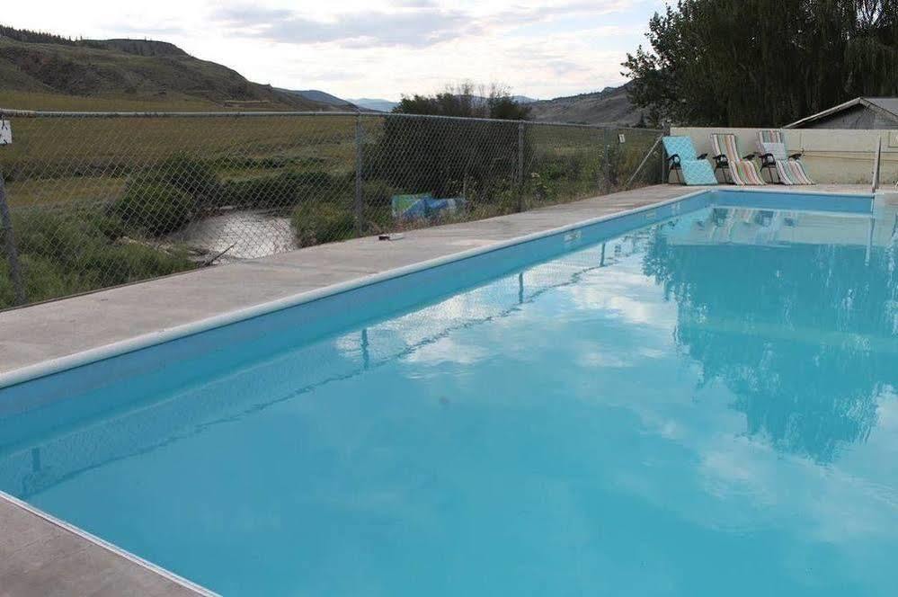 Sage Hills Motel Cache Creek Exteriör bild